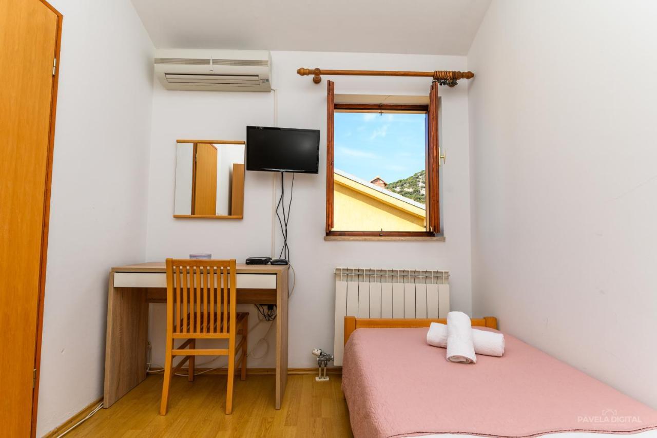 Sobe I Apartman Mareta Miholascica Eksteriør bilde