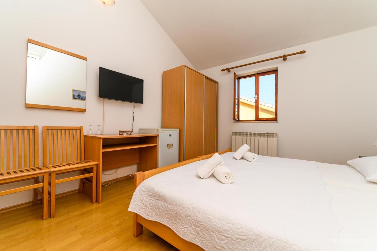 Sobe I Apartman Mareta Miholascica Eksteriør bilde