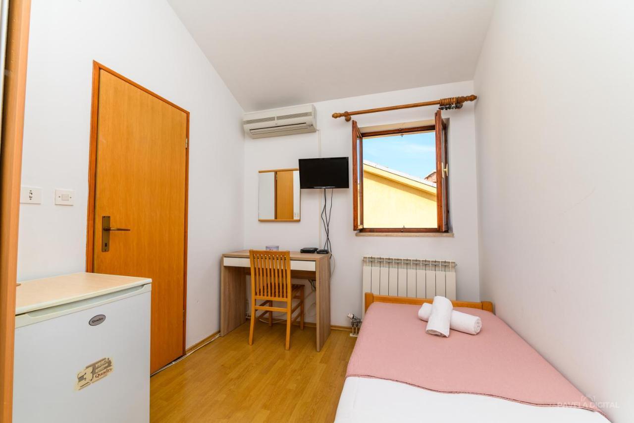 Sobe I Apartman Mareta Miholascica Eksteriør bilde