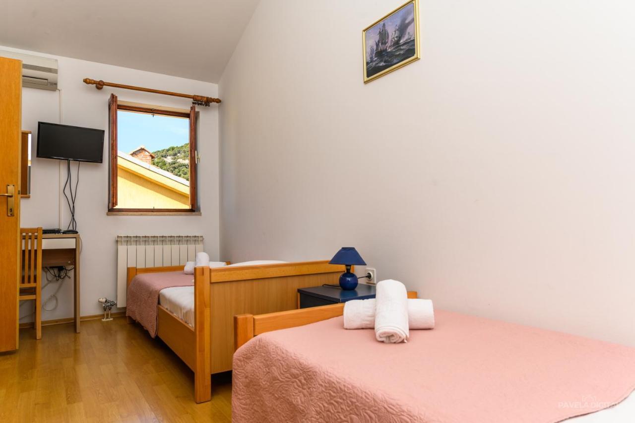 Sobe I Apartman Mareta Miholascica Eksteriør bilde