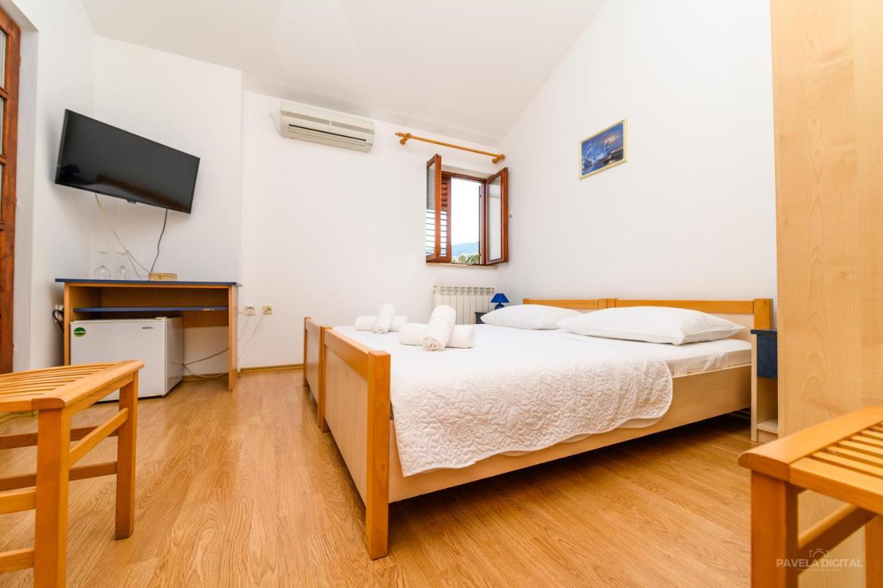 Sobe I Apartman Mareta Miholascica Eksteriør bilde
