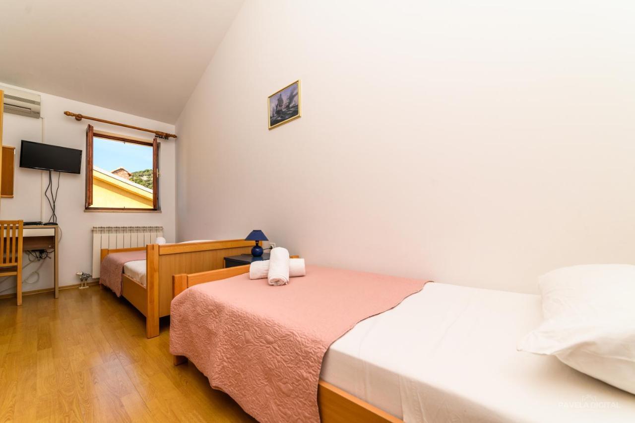 Sobe I Apartman Mareta Miholascica Eksteriør bilde